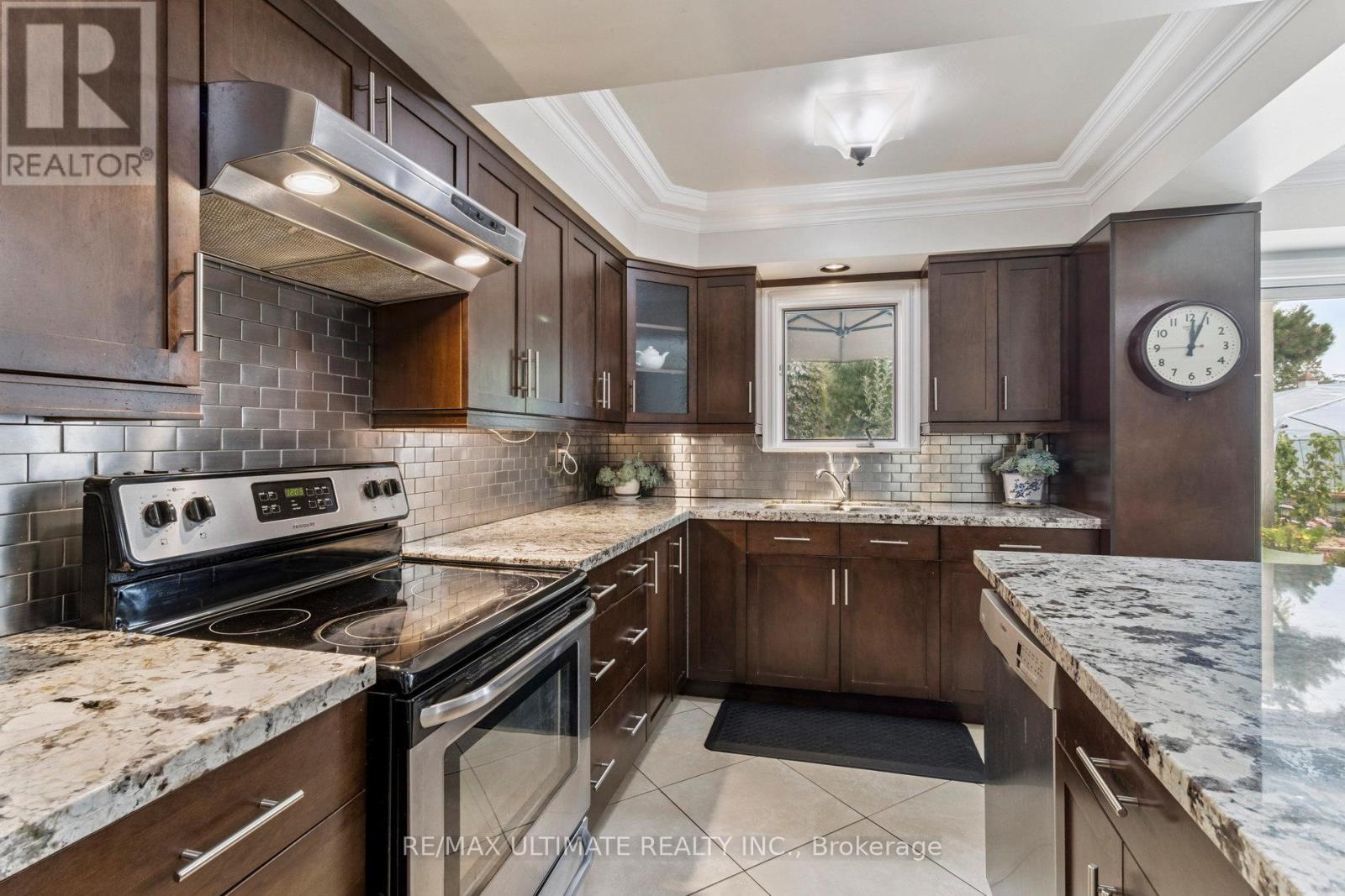 40 Birchview Crescent, Caledon, Ontario  L7E 3X1 - Photo 13 - W12410531