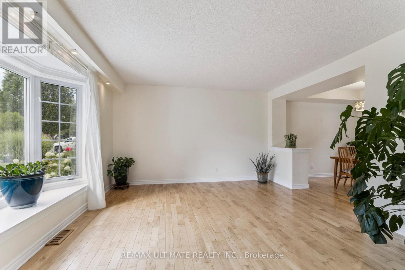 40 Birchview Crescent, Caledon, Ontario  L7E 3X1 - Photo 6 - W12410531