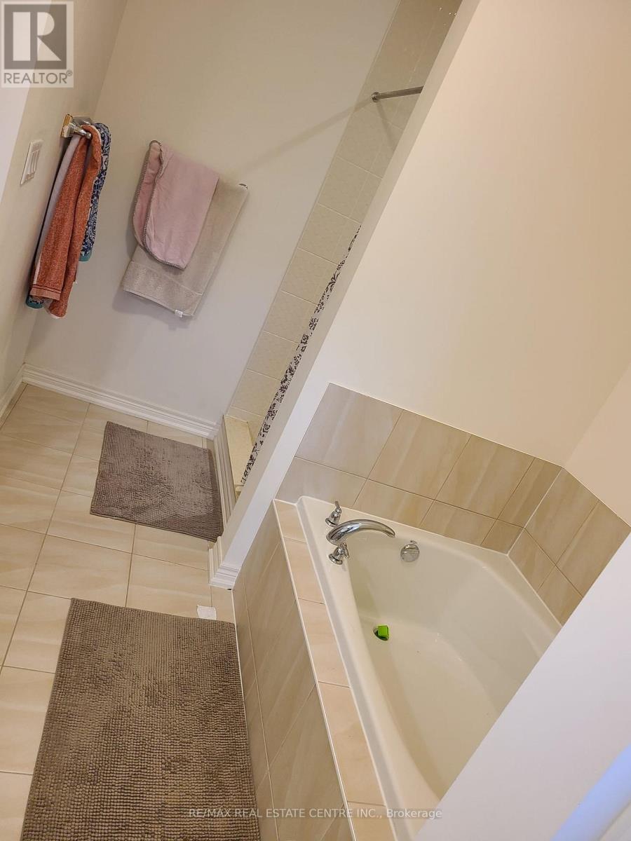 80 Haverstock Crescent, Brampton, Ontario  L7A 4E2 - Photo 12 - W12410543