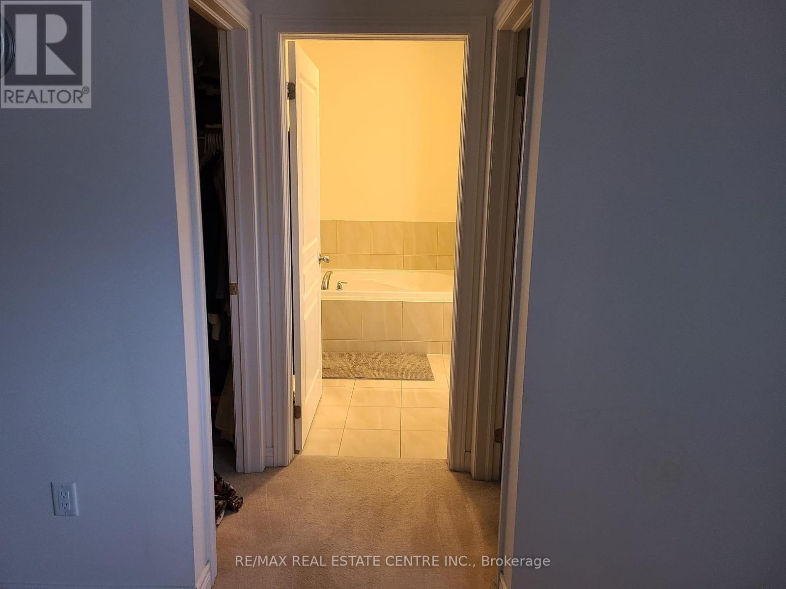 80 Haverstock Crescent, Brampton, Ontario  L7A 4E2 - Photo 3 - W12410543