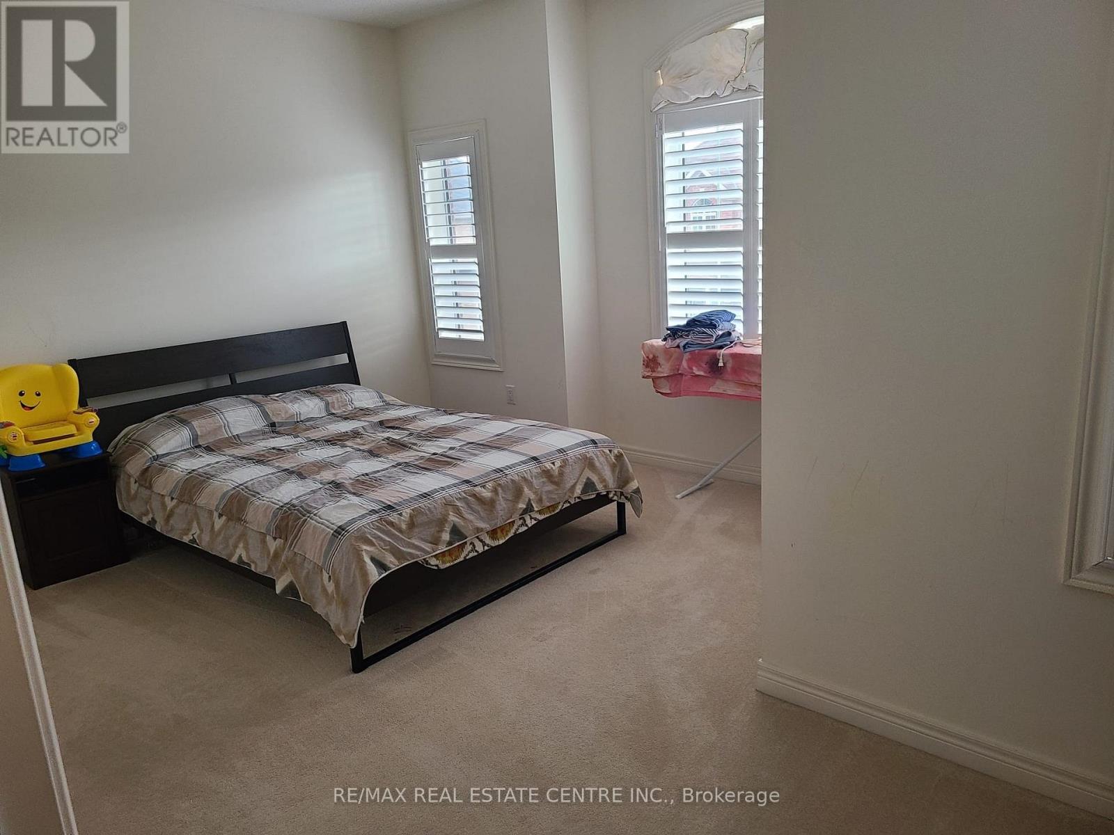 80 Haverstock Crescent, Brampton, Ontario  L7A 4E2 - Photo 4 - W12410543