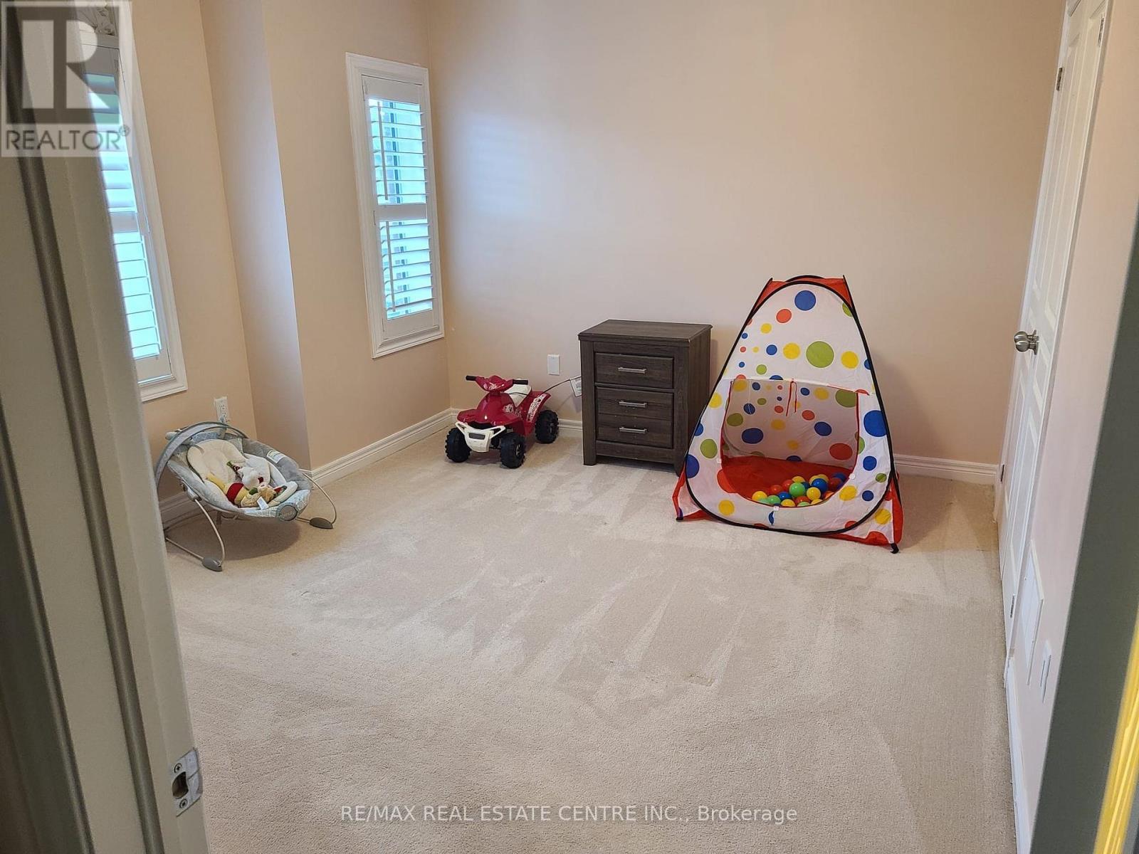 80 Haverstock Crescent, Brampton, Ontario  L7A 4E2 - Photo 5 - W12410543