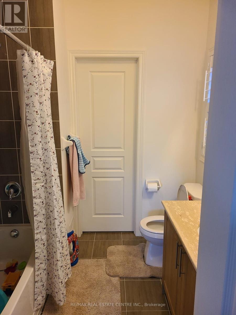 80 Haverstock Crescent, Brampton, Ontario  L7A 4E2 - Photo 6 - W12410543