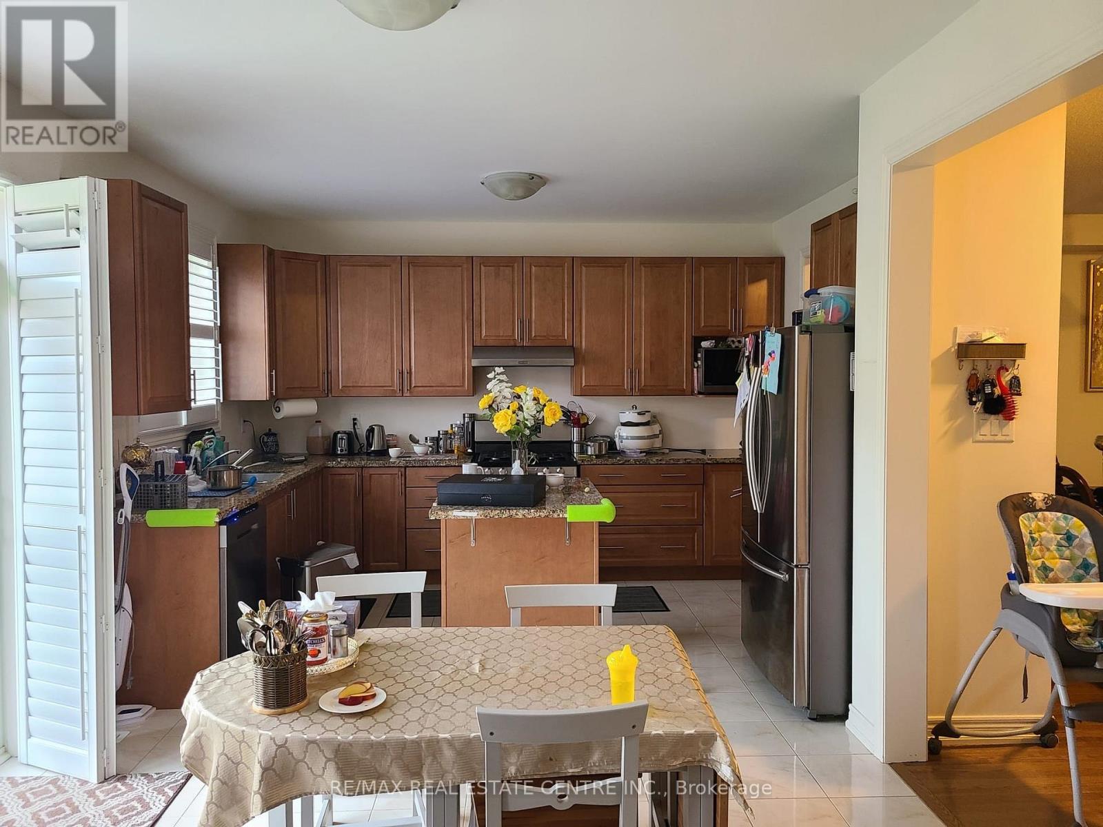 80 Haverstock Crescent, Brampton, Ontario  L7A 4E2 - Photo 7 - W12410543