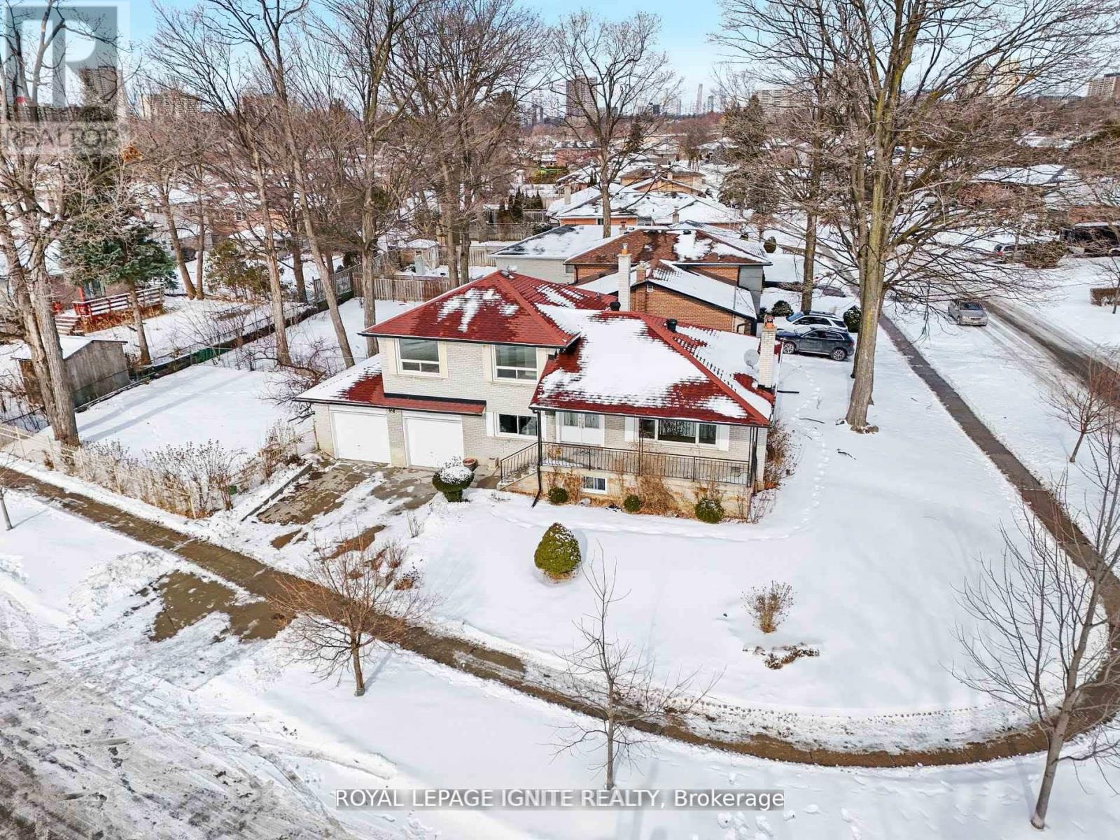 6 Brantley Crescent, Toronto, Ontario  M3J 1X5 - Photo 10 - W12410553