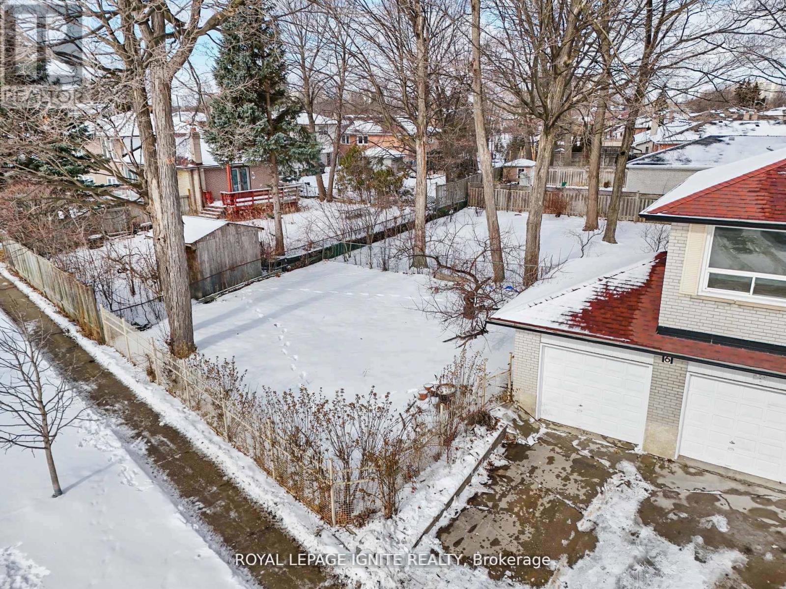 6 Brantley Crescent, Toronto, Ontario  M3J 1X5 - Photo 11 - W12410553