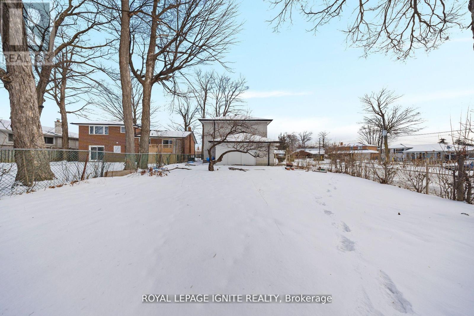 6 Brantley Crescent, Toronto, Ontario  M3J 1X5 - Photo 8 - W12410553