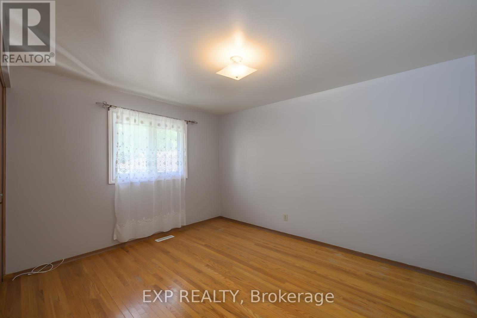 289 Fairhaven Circle, London East, Ontario  N5W 1E4 - Photo 11 - X12410664