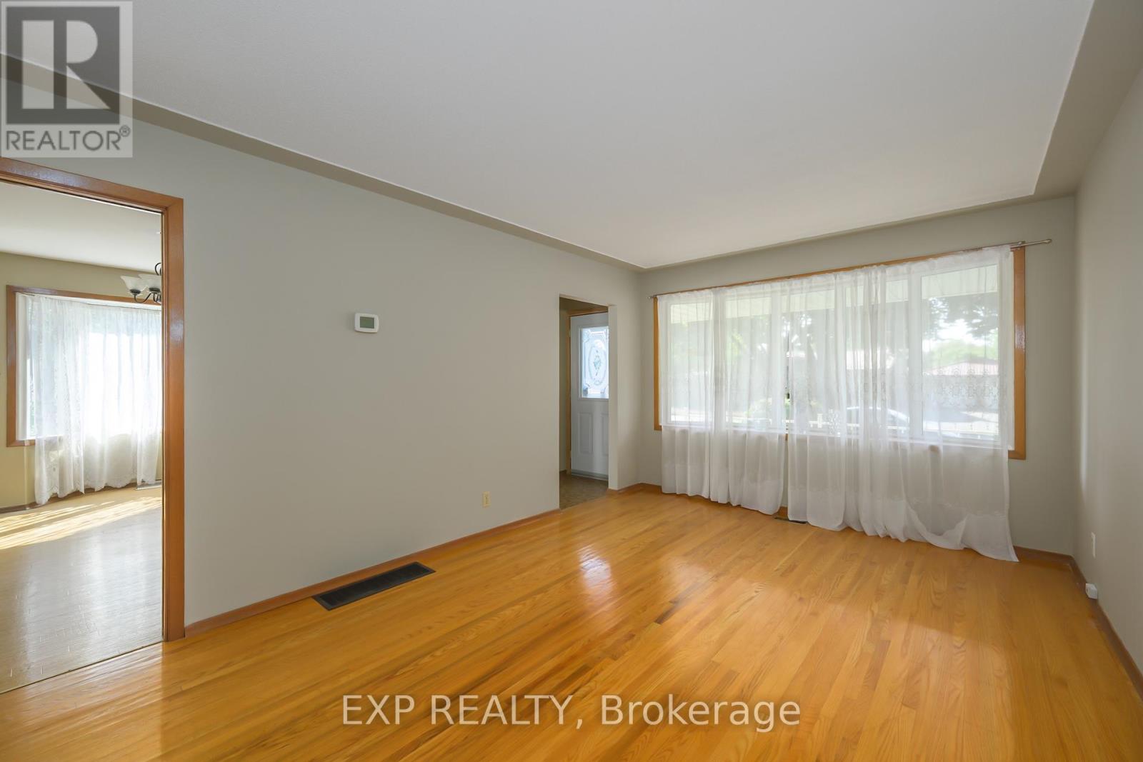 289 Fairhaven Circle, London East, Ontario  N5W 1E4 - Photo 2 - X12410664