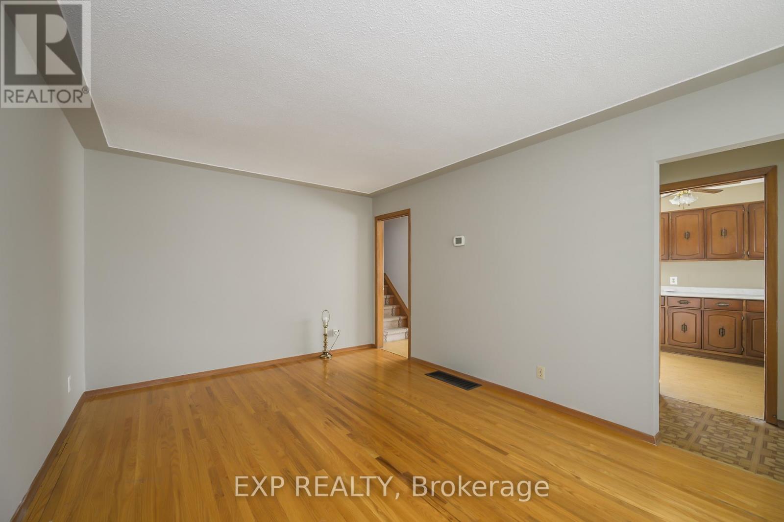 289 Fairhaven Circle, London East, Ontario  N5W 1E4 - Photo 3 - X12410664