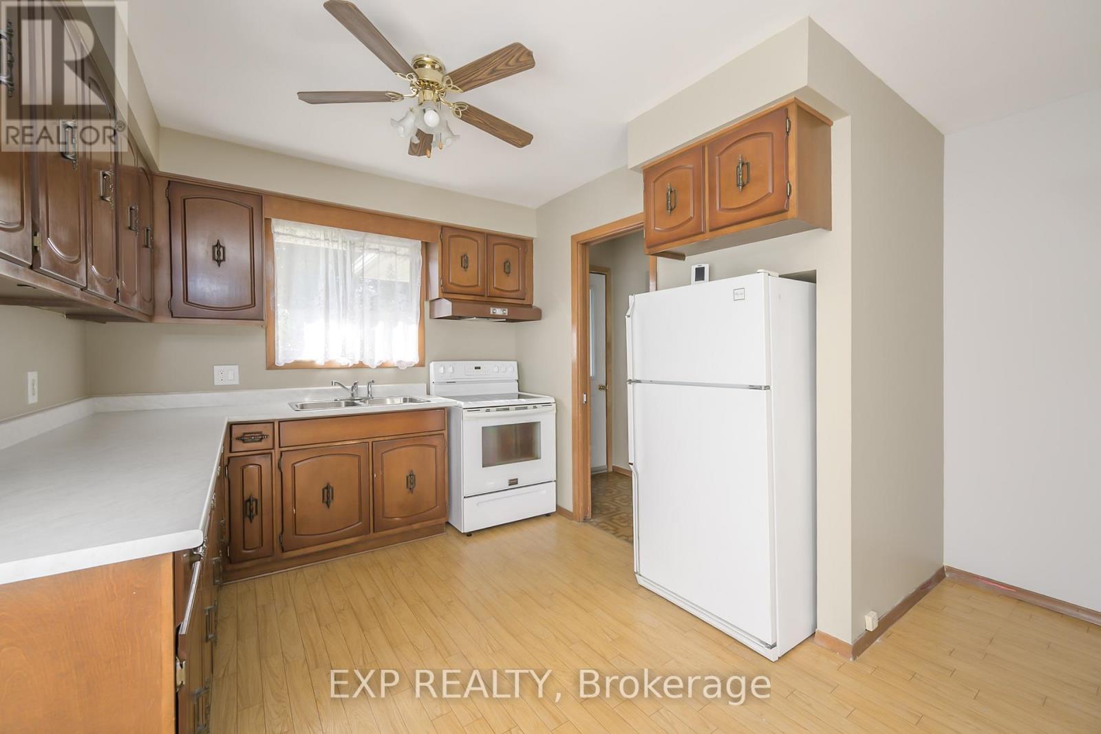289 Fairhaven Circle, London East, Ontario  N5W 1E4 - Photo 5 - X12410664