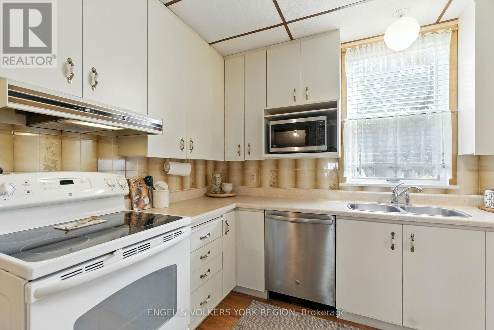 484 John Street N, Hamilton, Ontario  L8L 4R5 - Photo 10 - X12410628