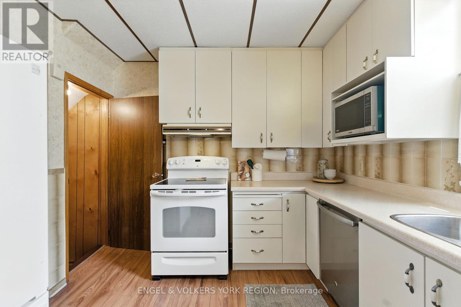 484 John Street N, Hamilton, Ontario  L8L 4R5 - Photo 12 - X12410628