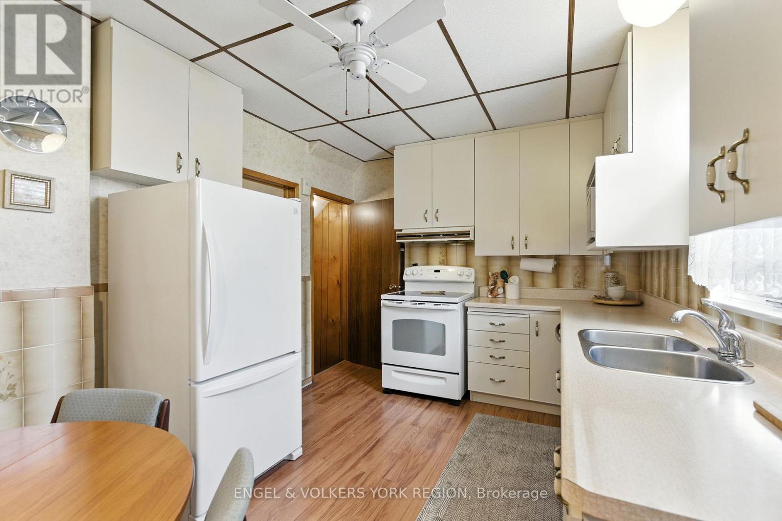 484 John Street N, Hamilton, Ontario  L8L 4R5 - Photo 13 - X12410628