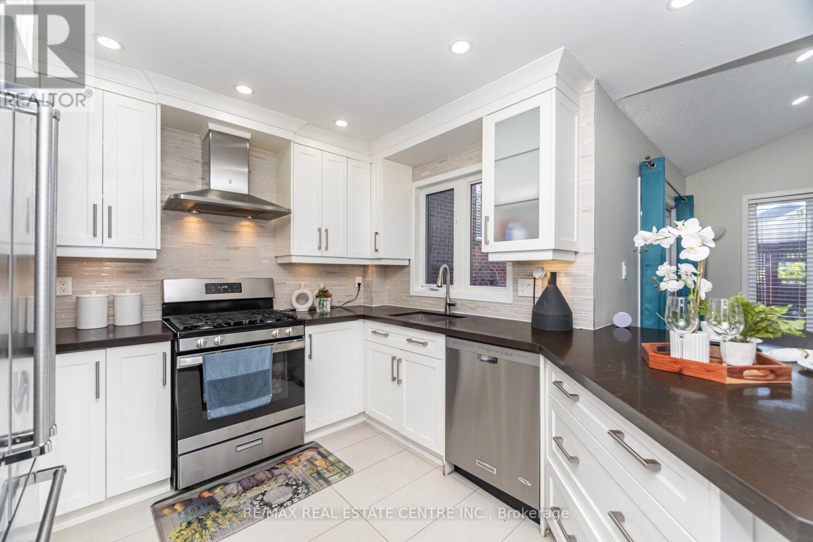 3191 Oakview Road, Mississauga, Ontario  L5N 7N9 - Photo 16 - W12409811