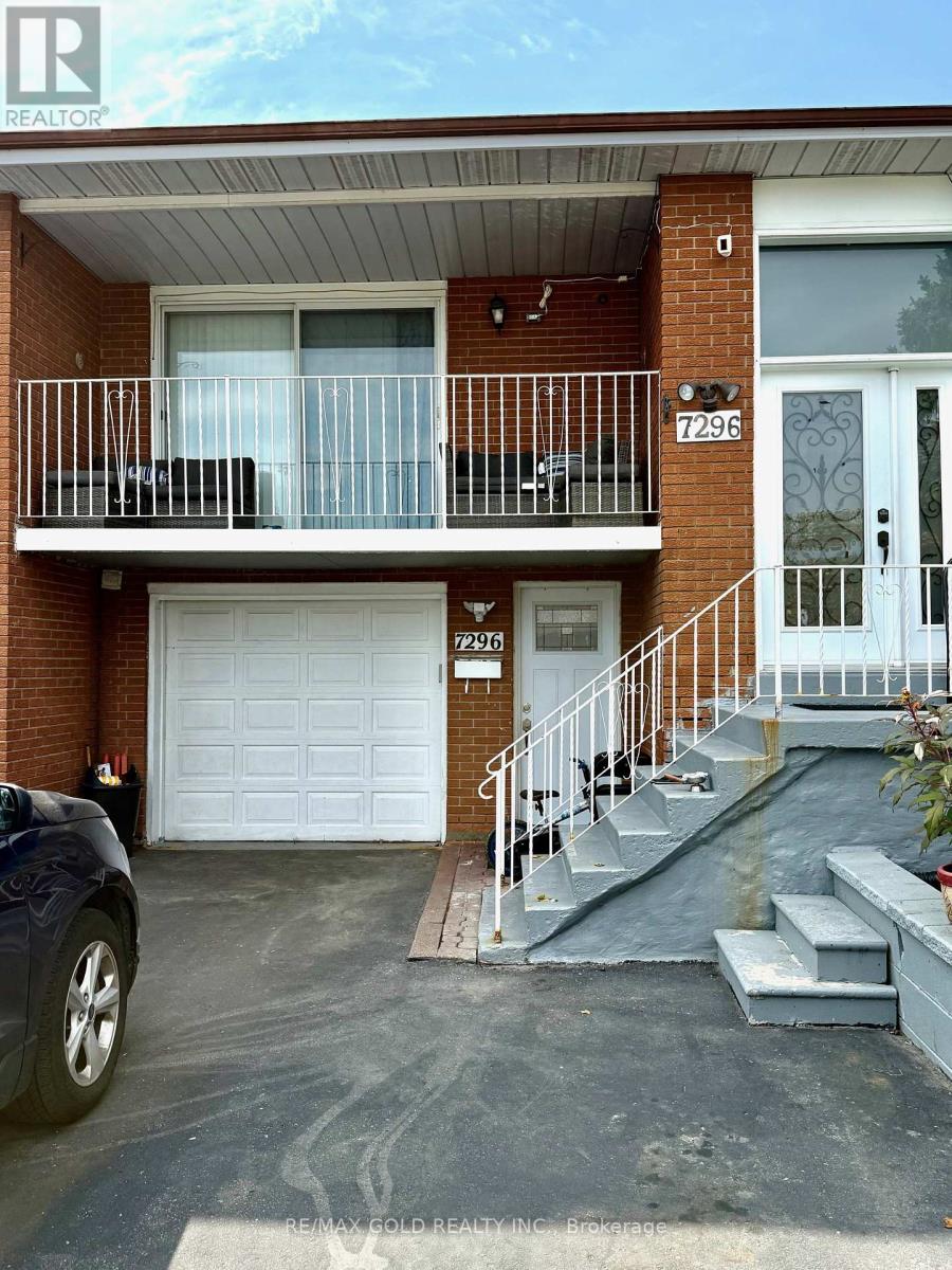 7296 Sigsbee Drive, Mississauga, Ontario  L4T 4A2 - Photo 3 - W12407477