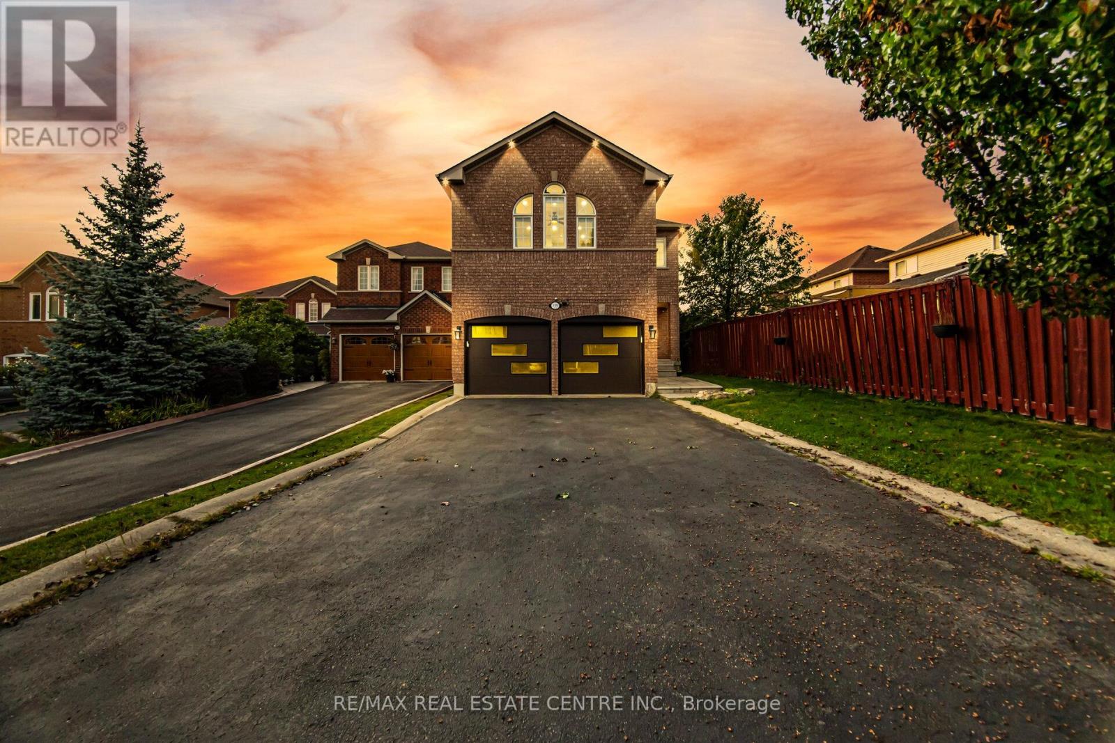 3191 Oakview Road, Mississauga, Ontario  L5N 7N9 - Photo 3 - W12409811