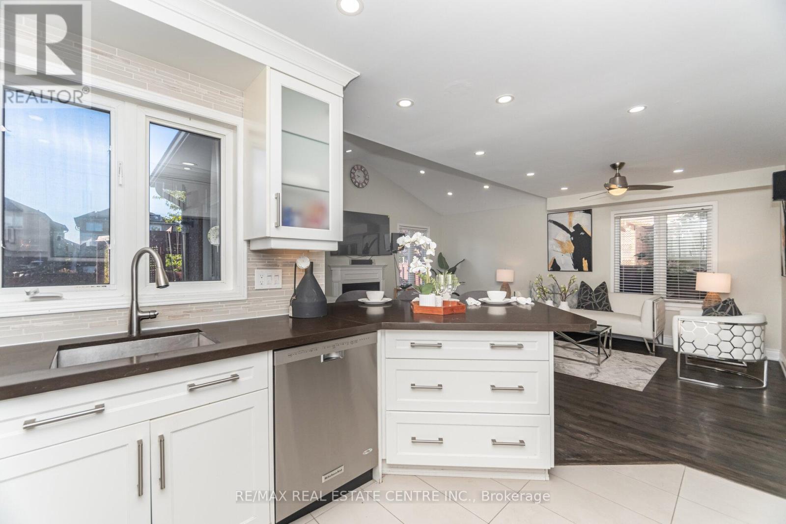 3191 Oakview Road, Mississauga, Ontario  L5N 7N9 - Photo 17 - W12409811