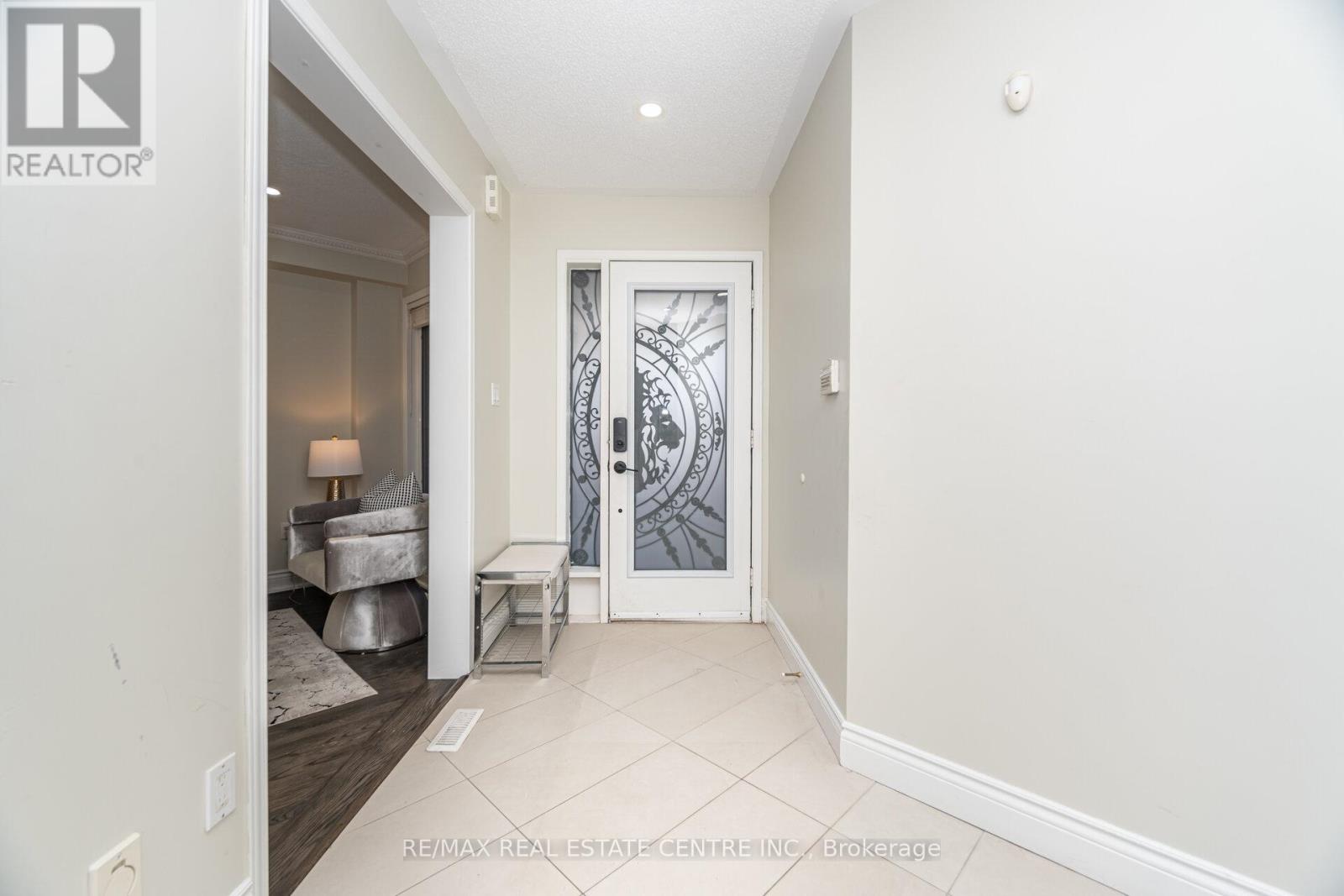 3191 Oakview Road, Mississauga, Ontario  L5N 7N9 - Photo 6 - W12409811