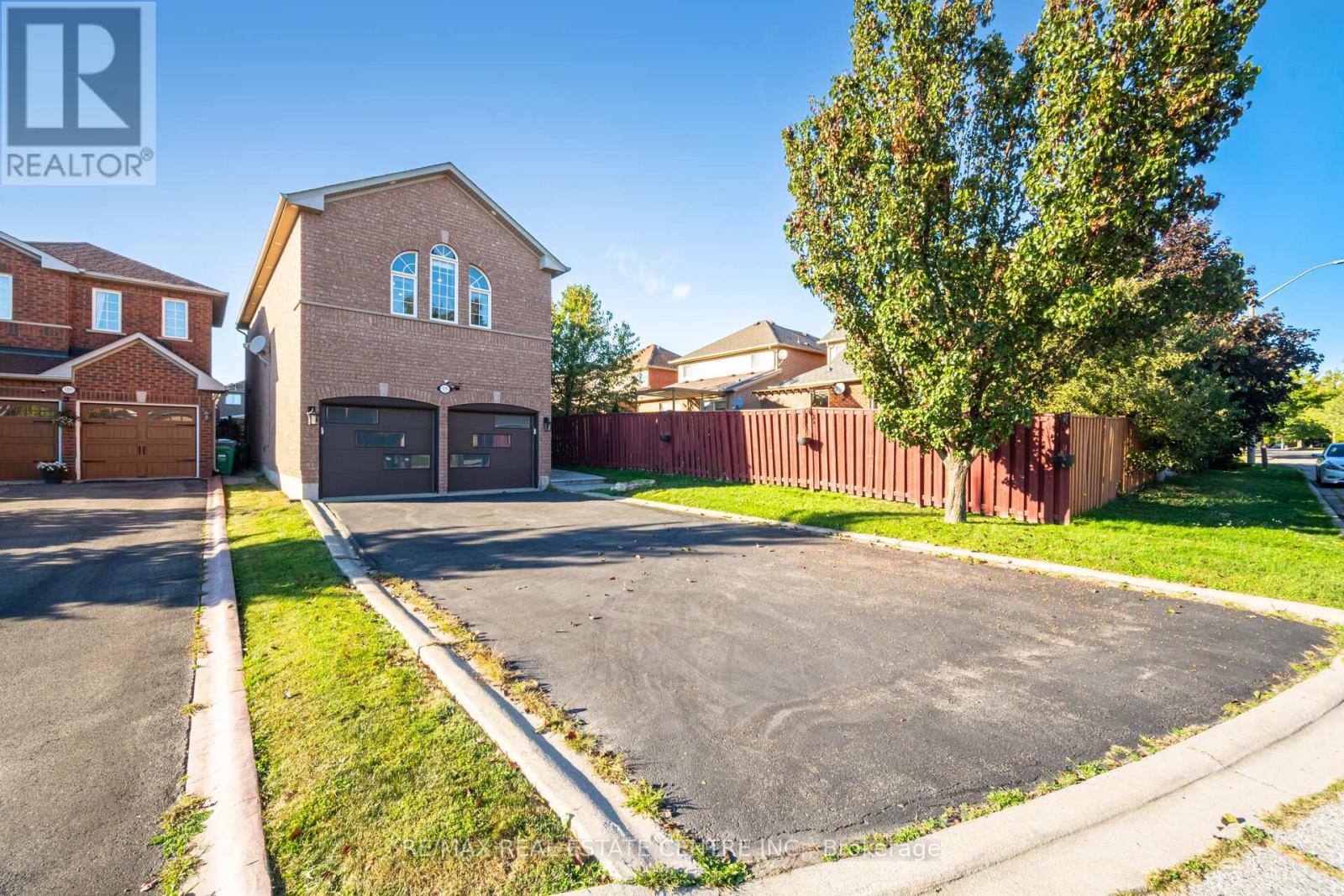 3191 Oakview Road, Mississauga, Ontario  L5N 7N9 - Photo 4 - W12409811