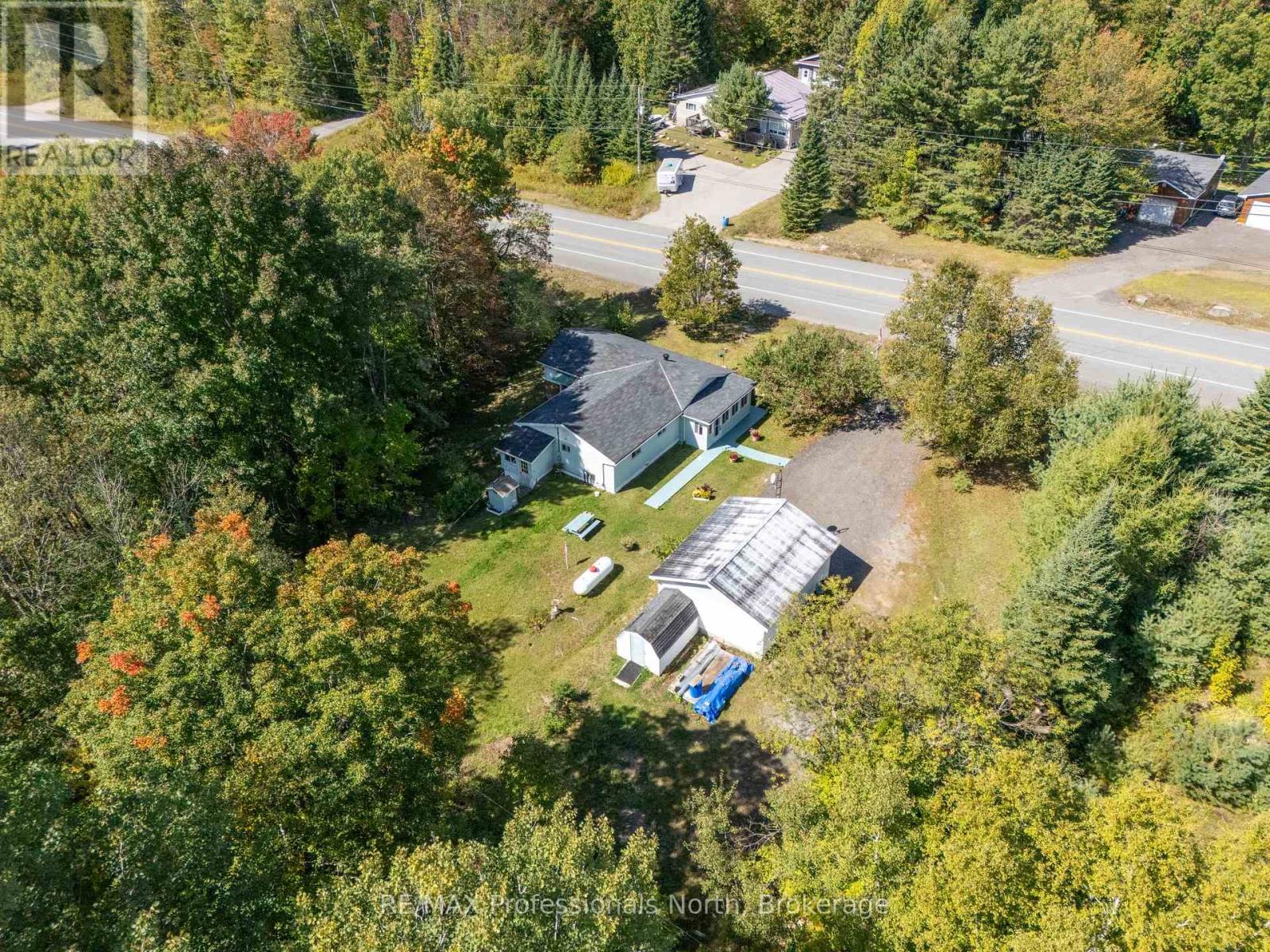 1671 Hwy 60 Highway, Huntsville, Ontario  P1H 1A2 - Photo 44 - X12400081