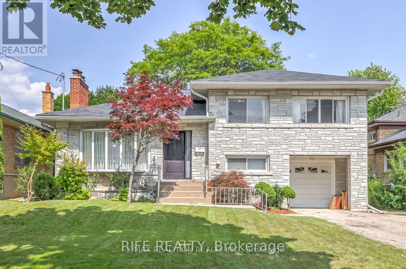 387 WILLOWDALE AVENUE, Toronto, Ontario