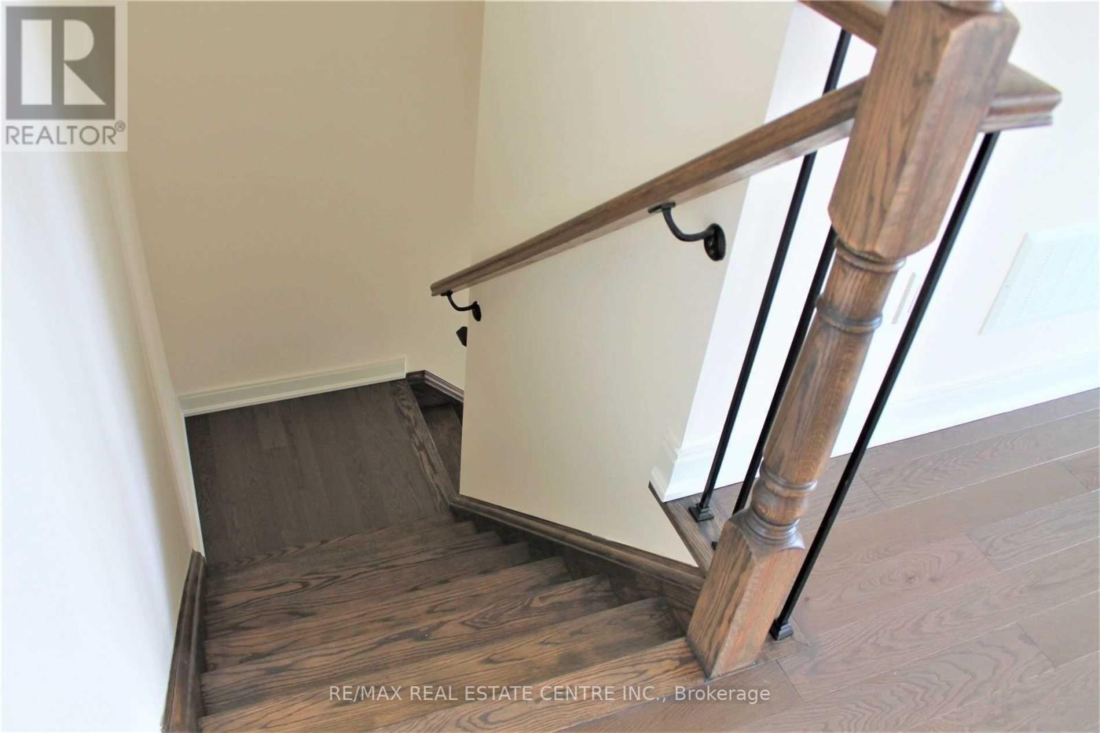 447 Veterans Drive, Brampton, Ontario  L7A 0B2 - Photo 20 - W12410391