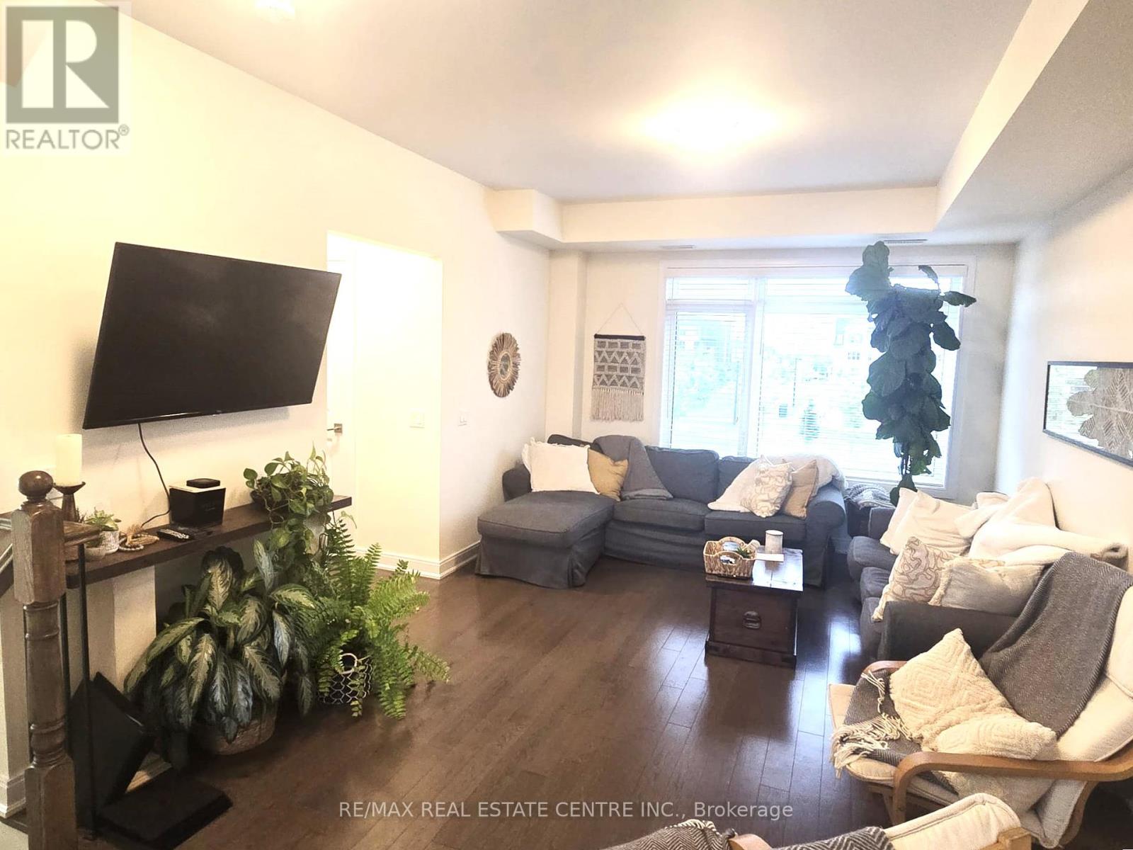 447 Veterans Drive, Brampton, Ontario  L7A 0B2 - Photo 9 - W12410391