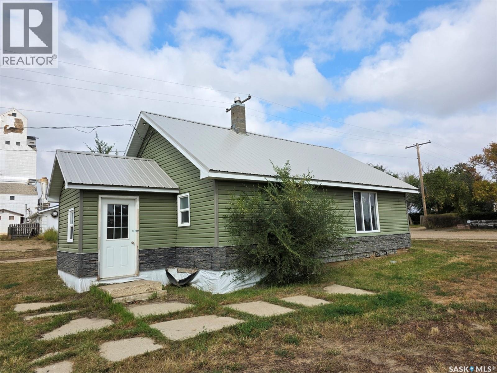 163 Wallace Street, Mankota, Saskatchewan  S0H 2W0 - Photo 1 - SK018540