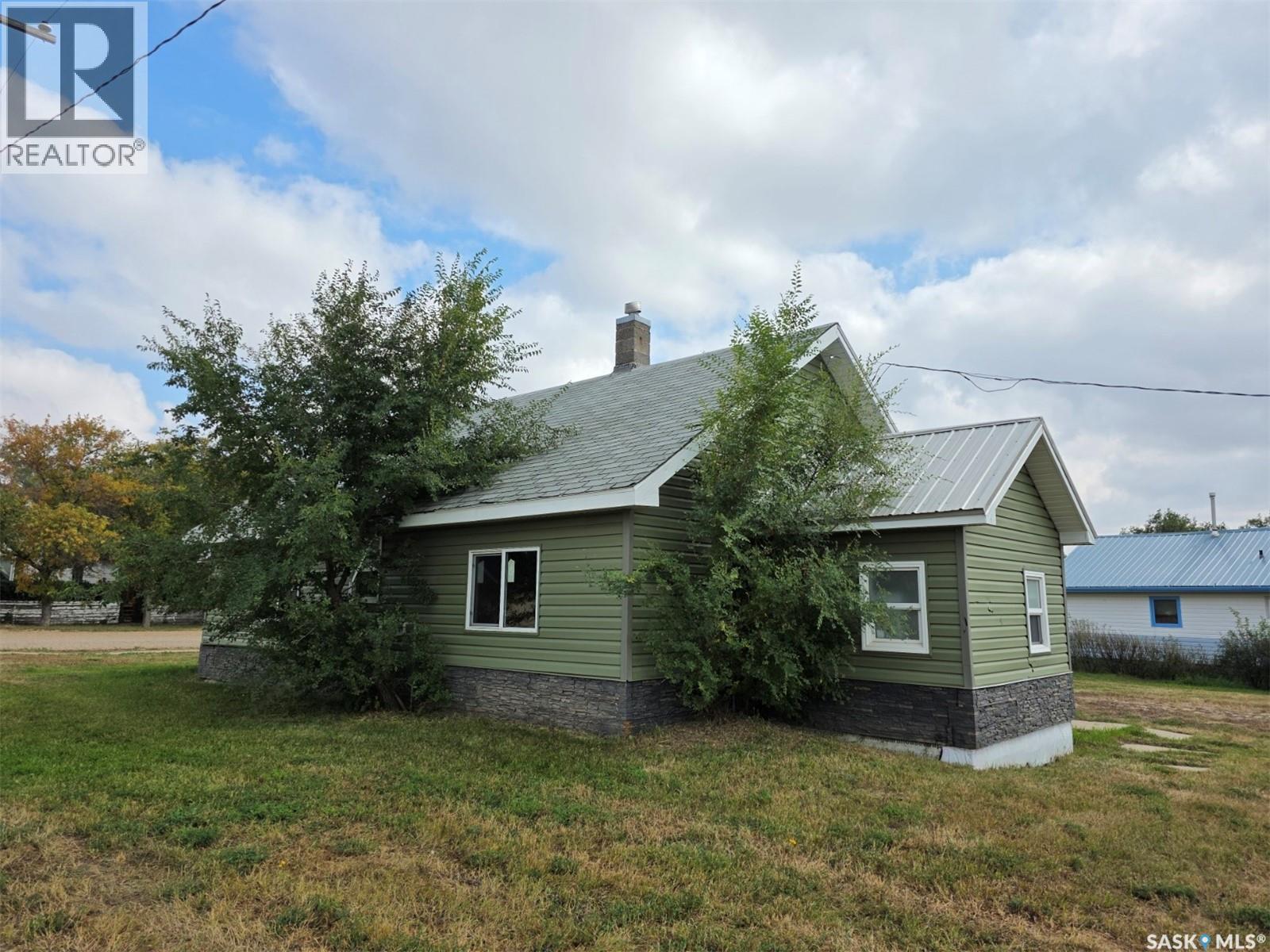 163 Wallace Street, Mankota, Saskatchewan  S0H 2W0 - Photo 2 - SK018540