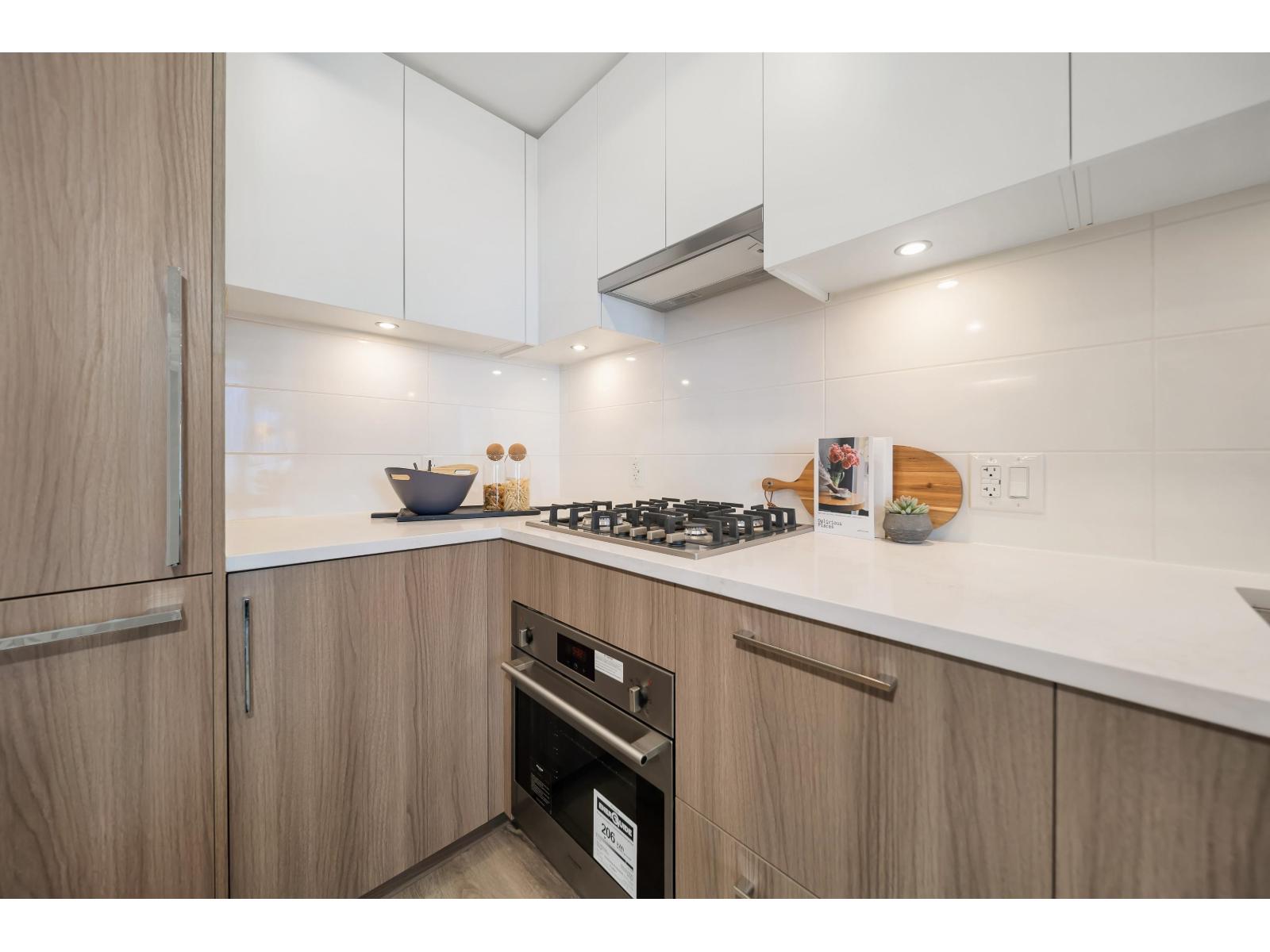 1808 9675 King George Boulevard, Surrey, British Columbia  V3T 2V3 - Photo 6 - R3048317