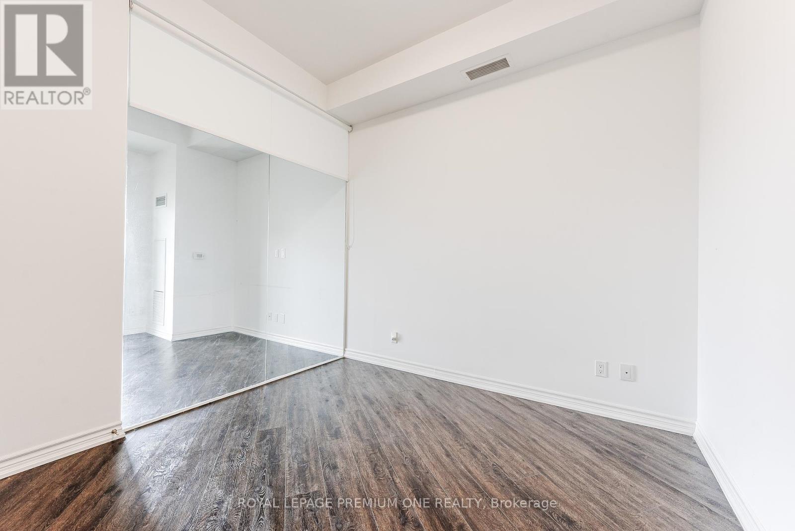 516 - 571 Prince Edward Drive N, Toronto, Ontario  M8X 0A1 - Photo 33 - W12410647