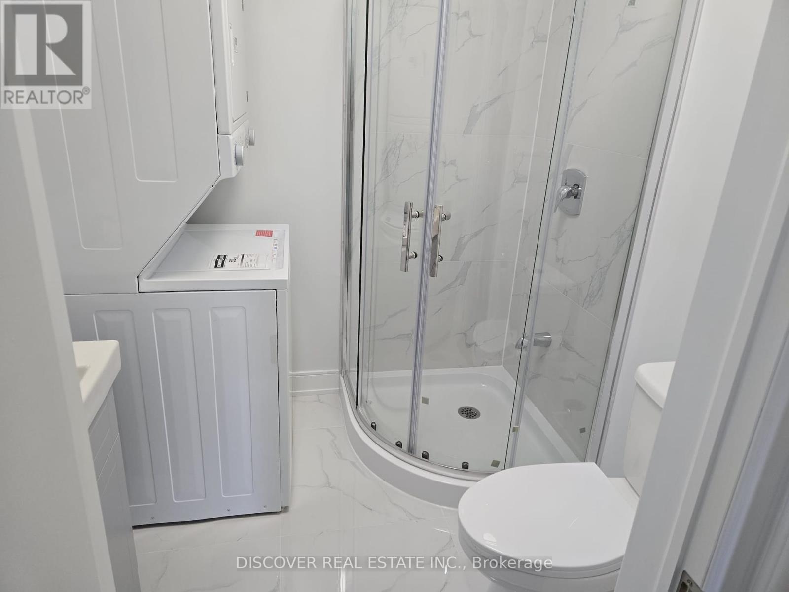 Ground Floor Only - 186 Floradale Drive, Mississauga, Ontario  L5B 1G3 - Photo 20 - W12410657
