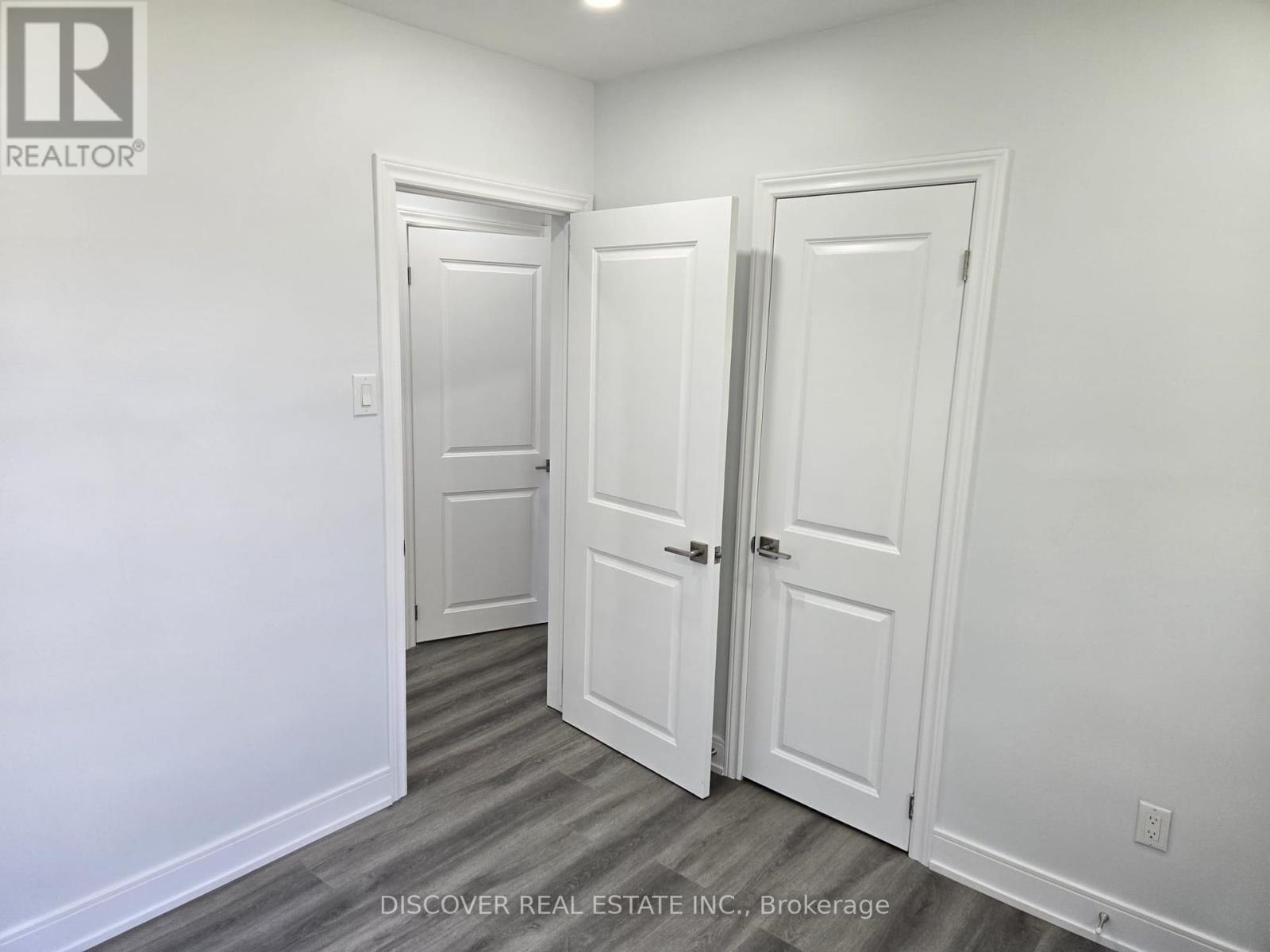 Ground Floor Only - 186 Floradale Drive, Mississauga, Ontario  L5B 1G3 - Photo 24 - W12410657