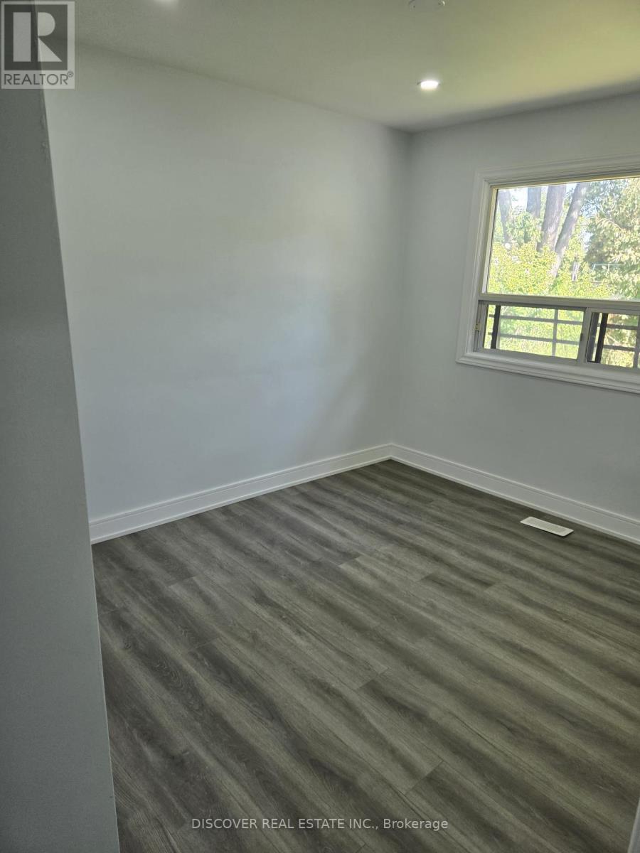 Ground Floor Only - 186 Floradale Drive, Mississauga, Ontario  L5B 1G3 - Photo 25 - W12410657