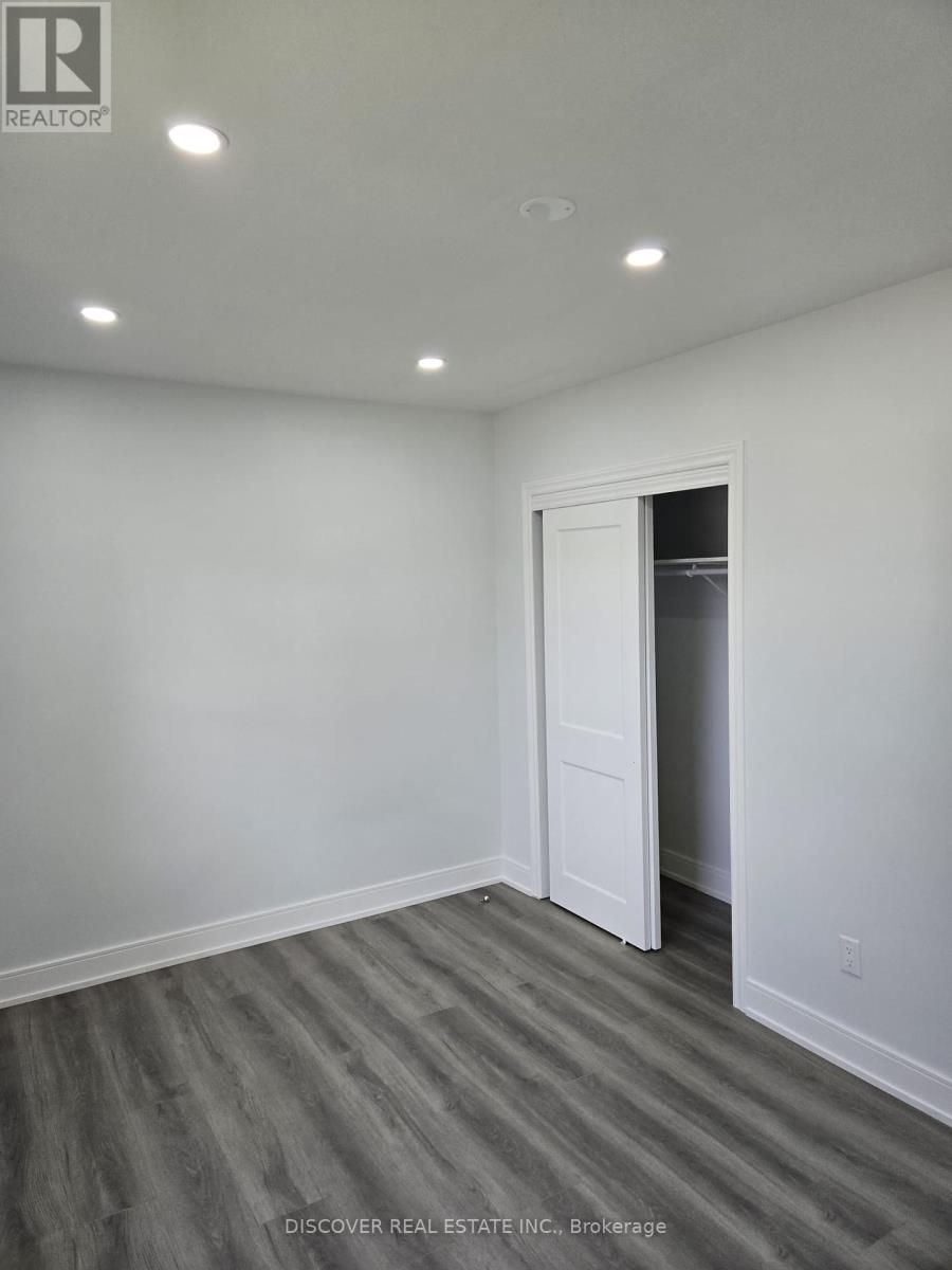 Ground Floor Only - 186 Floradale Drive, Mississauga, Ontario  L5B 1G3 - Photo 27 - W12410657