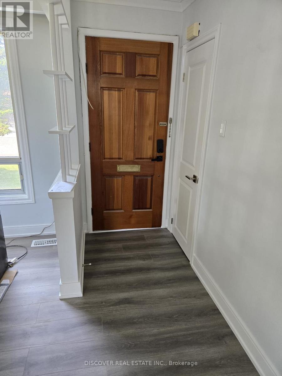 Ground Floor Only - 186 Floradale Drive, Mississauga, Ontario  L5B 1G3 - Photo 32 - W12410657