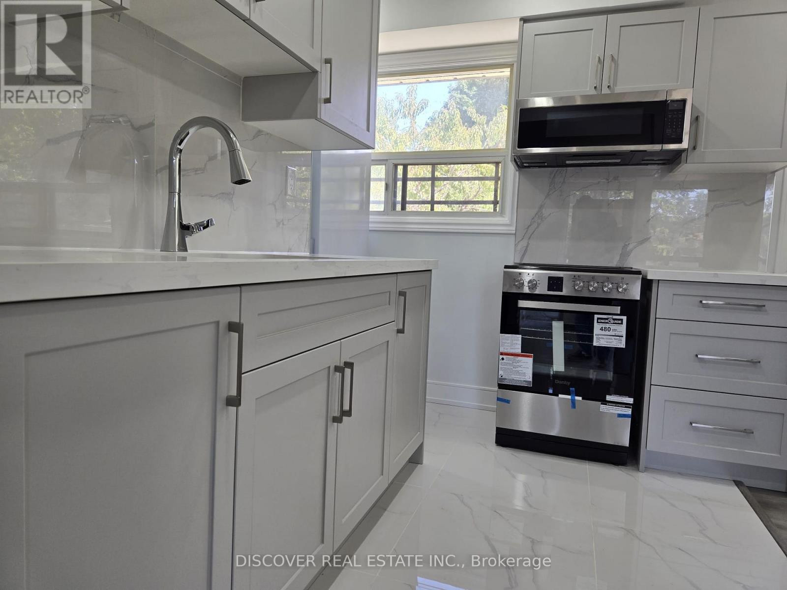 Ground Floor Only - 186 Floradale Drive, Mississauga, Ontario  L5B 1G3 - Photo 36 - W12410657