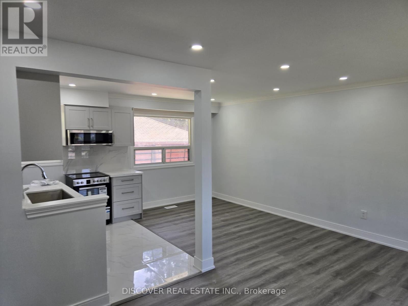 Ground Floor Only - 186 Floradale Drive, Mississauga, Ontario  L5B 1G3 - Photo 40 - W12410657