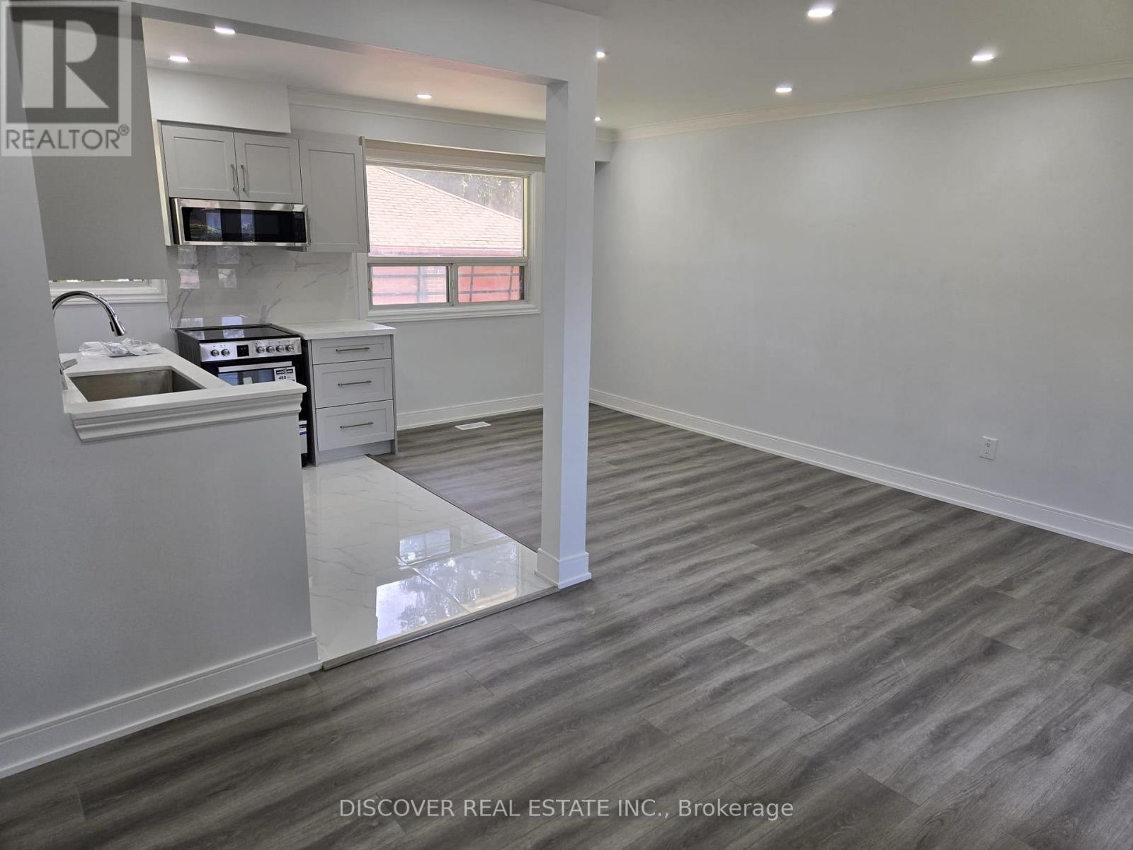 Ground Floor Only - 186 Floradale Drive, Mississauga, Ontario  L5B 1G3 - Photo 41 - W12410657