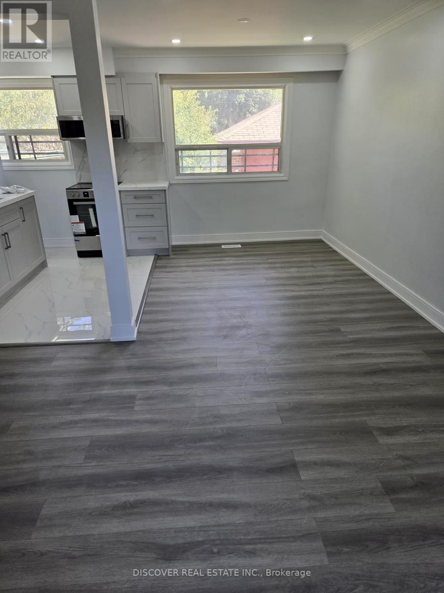 Ground Floor Only - 186 Floradale Drive, Mississauga, Ontario  L5B 1G3 - Photo 42 - W12410657