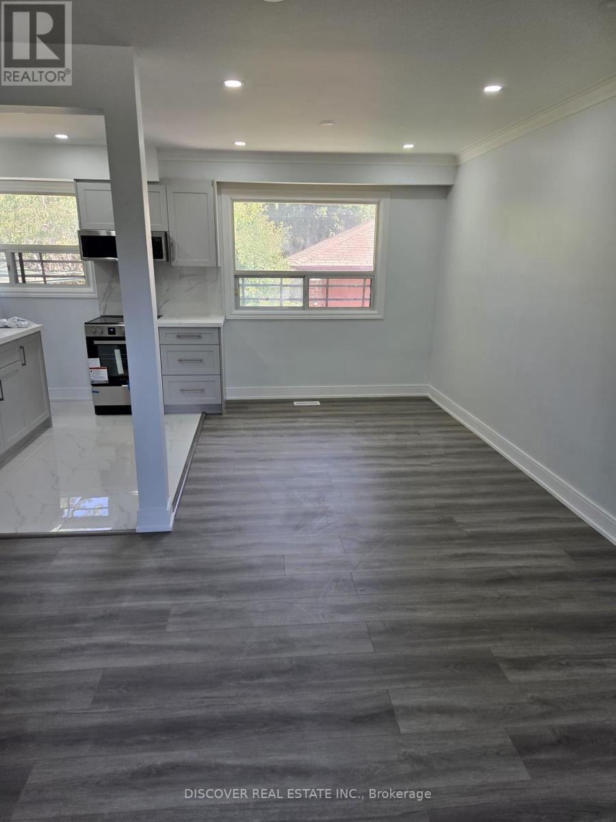 Ground Floor Only - 186 Floradale Drive, Mississauga, Ontario  L5B 1G3 - Photo 43 - W12410657