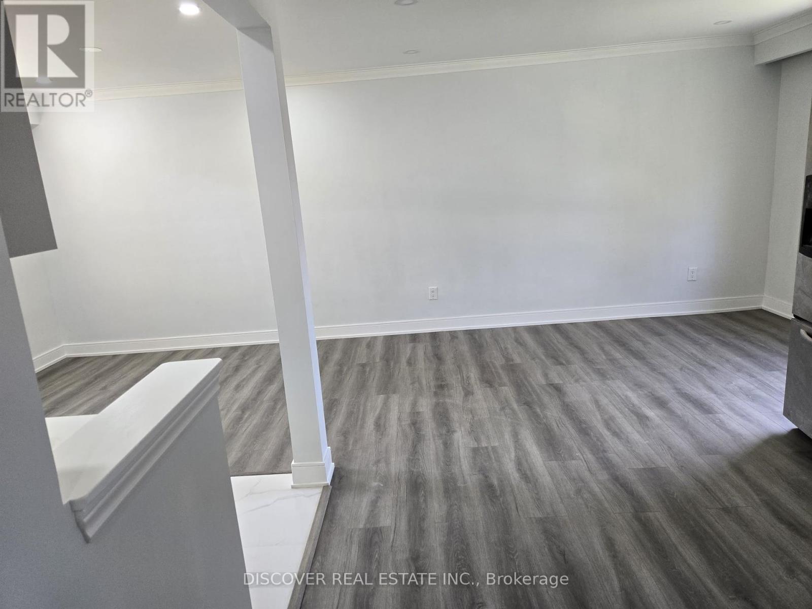 Ground Floor Only - 186 Floradale Drive, Mississauga, Ontario  L5B 1G3 - Photo 44 - W12410657