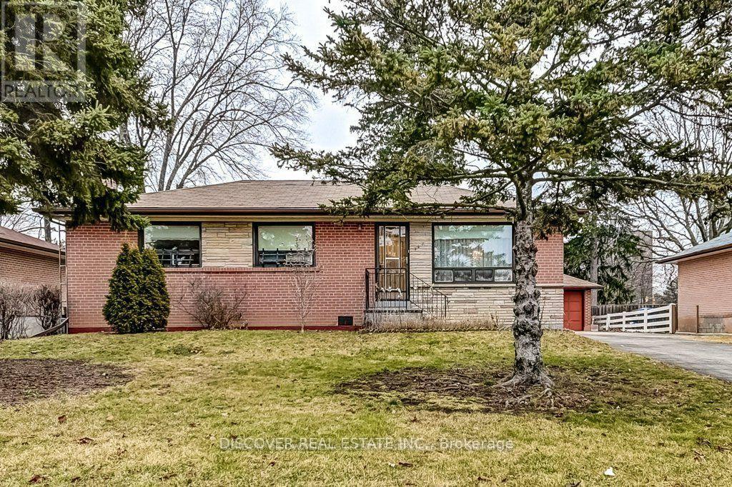 Ground Floor Only - 186 Floradale Drive, Mississauga, Ontario  L5B 1G3 - Photo 6 - W12410657