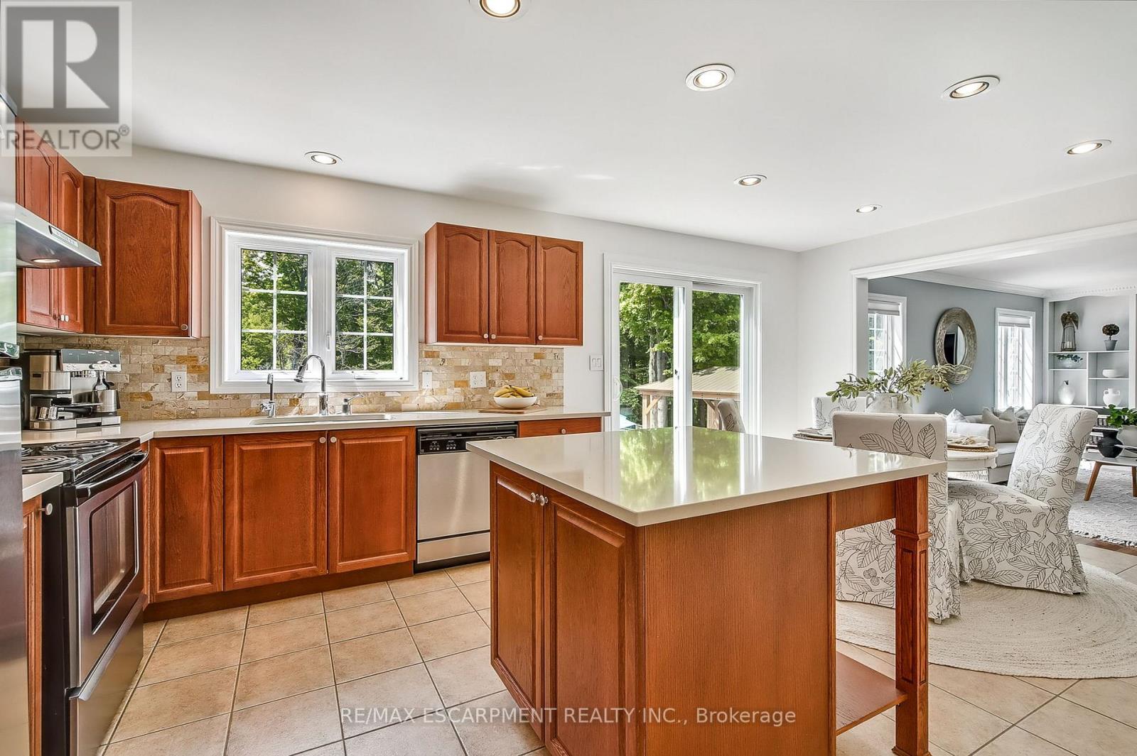 9 Valley Ridge Lane, Hamilton, Ontario  L8N 2Z7 - Photo 14 - X12410639