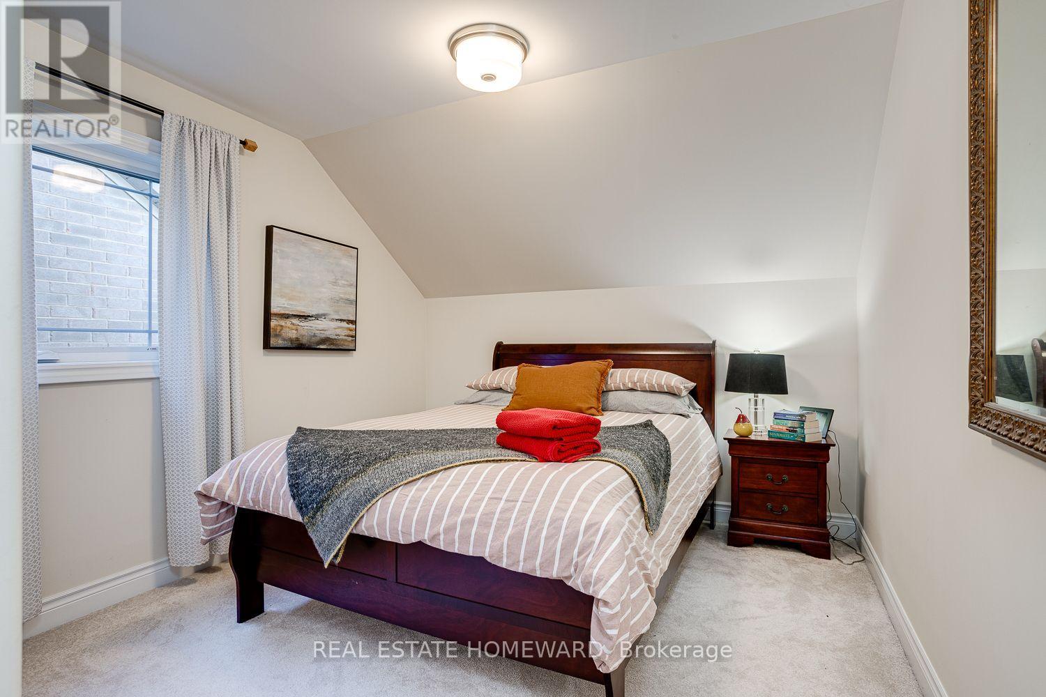233 Strachan Street, Port Hope, Ontario  L1A 0E7 - Photo 11 - X12410641