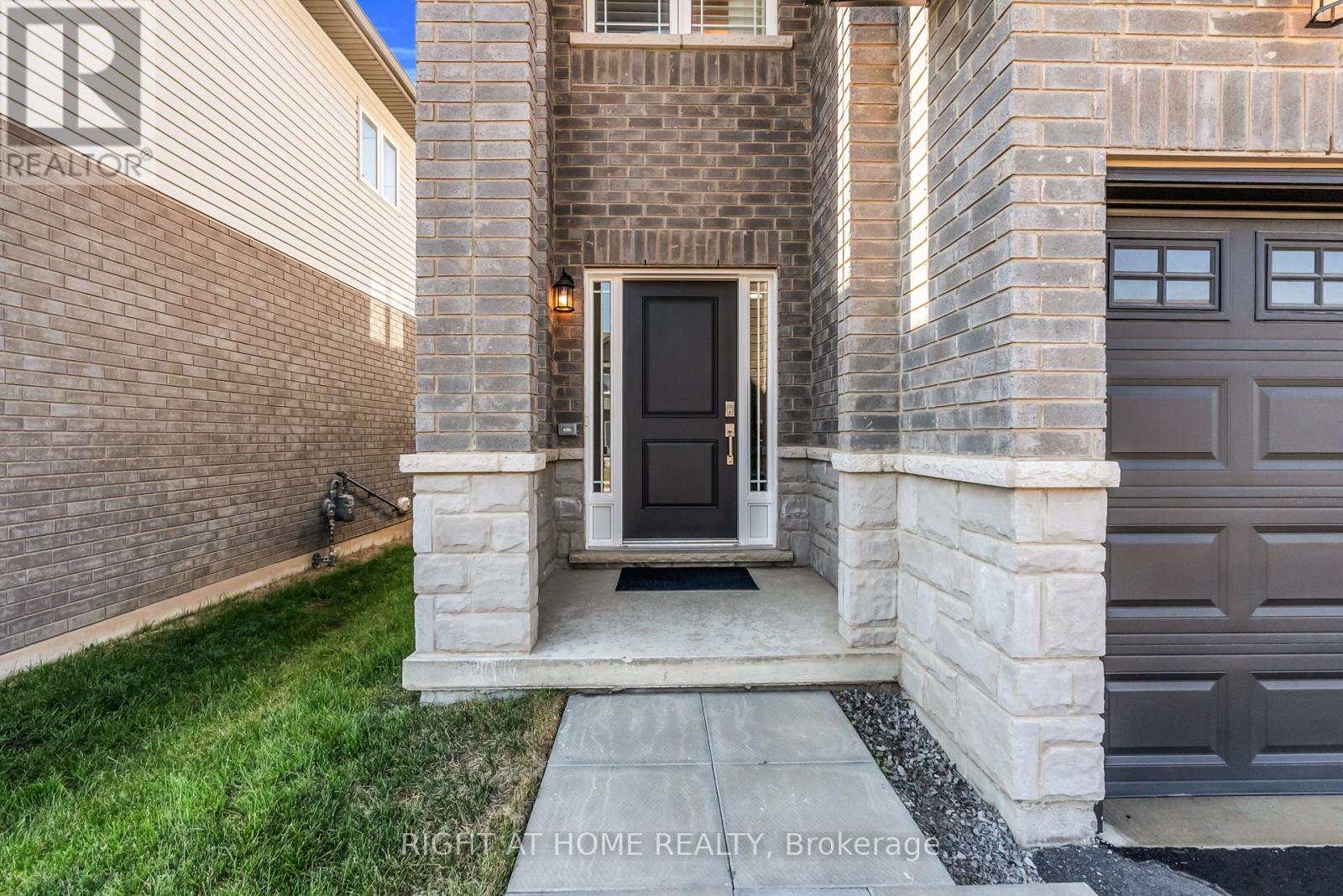 171 Rockledge Drive, Hamilton, Ontario  L0R 1P0 - Photo 4 - X12410644