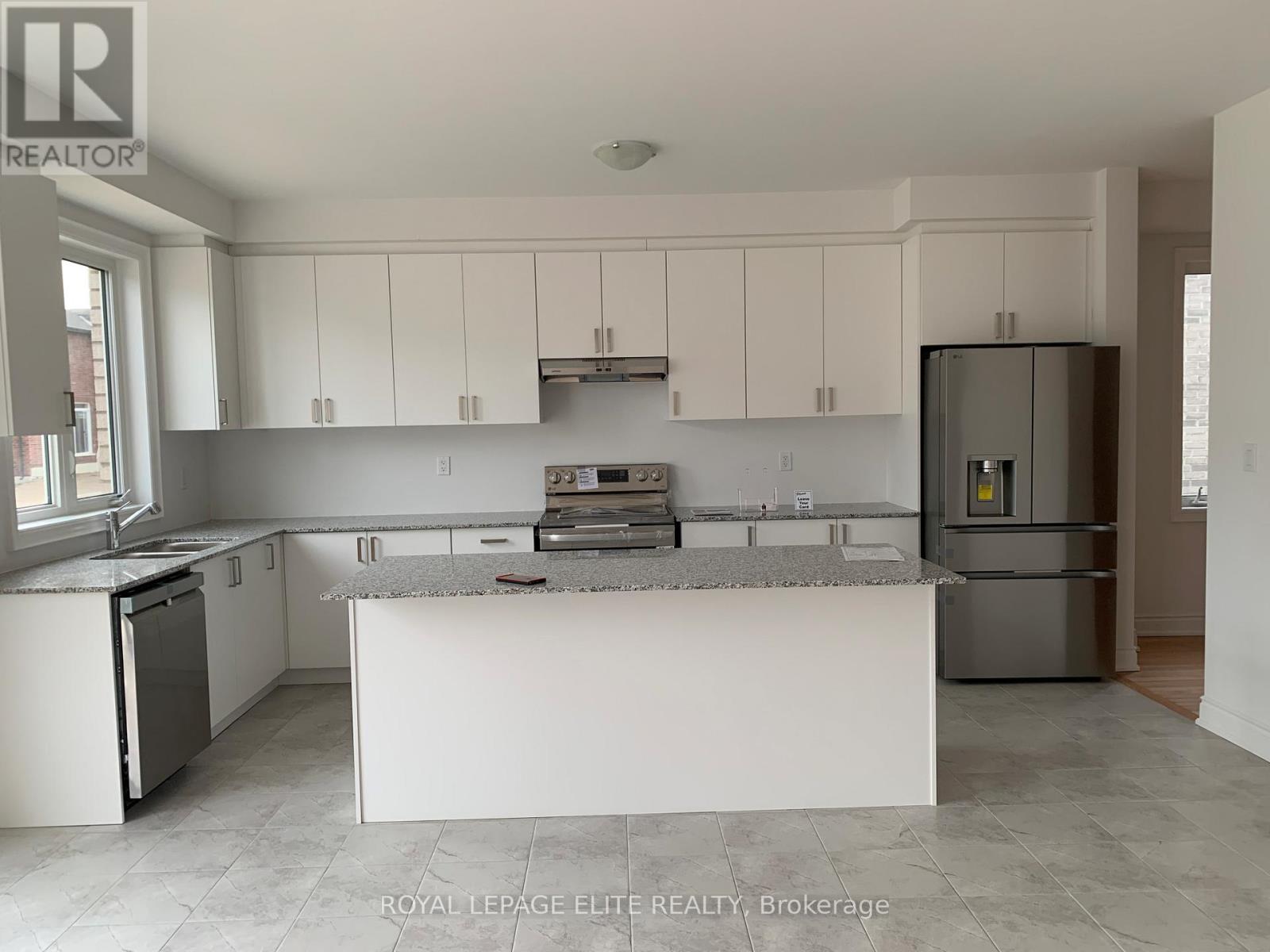 23 Amber Drive, Wasaga Beach, Ontario  L9Z 0R9 - Photo 6 - S12410702