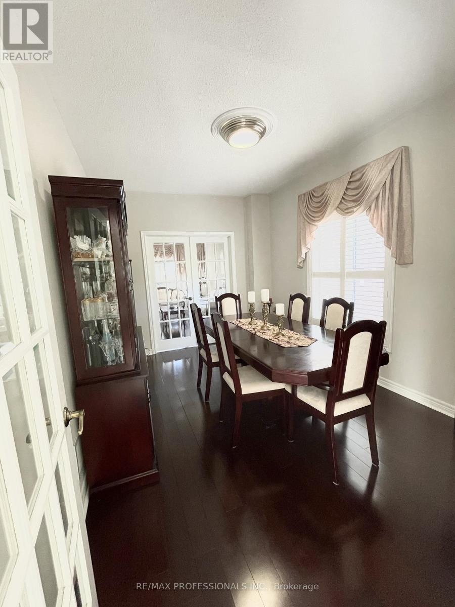 7153 Waldorf Way, Mississauga (Meadowvale Village), Ontario  L5N 7R3 - Photo 8 - W12410685