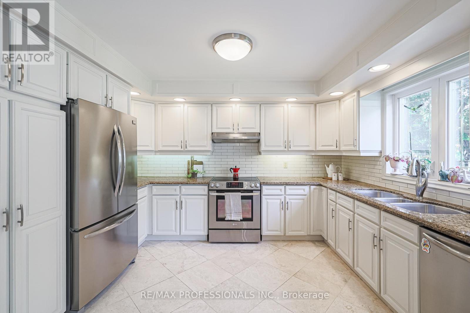 4 Neiltree Court, Toronto, Ontario  M9C 5C3 - Photo 17 - W12410689